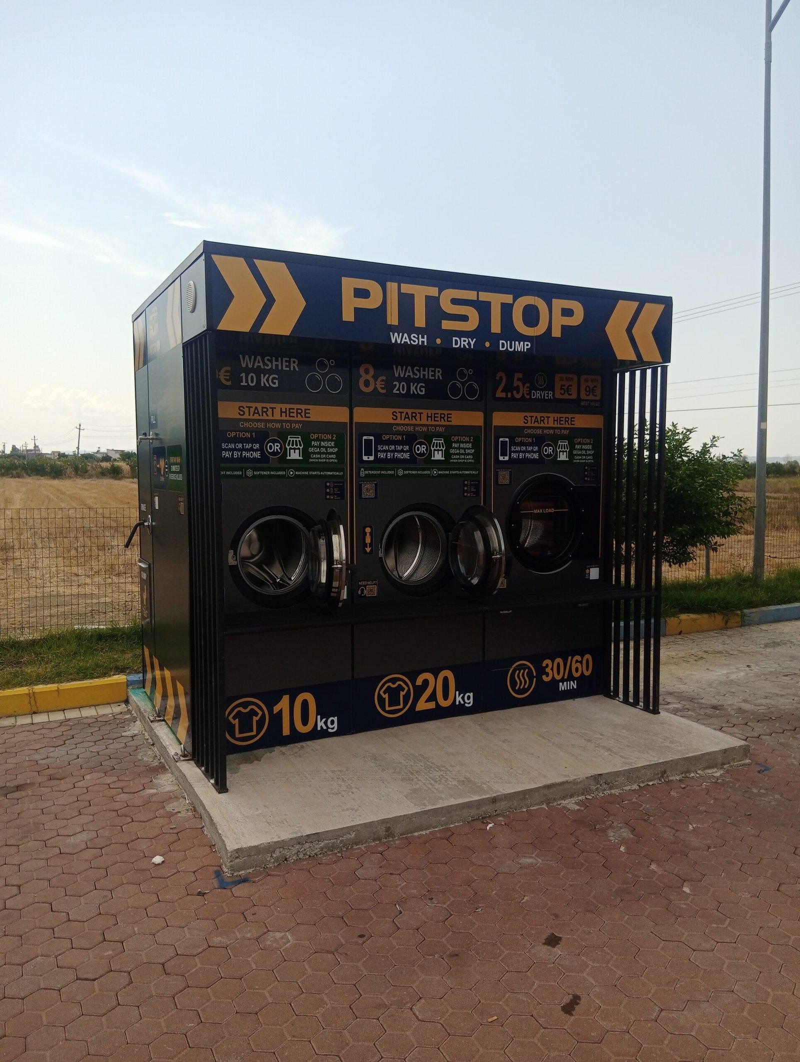 Pitstop self-service laundry and motorhome kiosk at Pitstop Savër